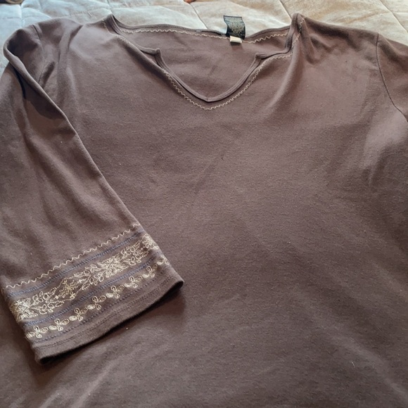 V neck Top with Embroidered Sleeves XL - Picture 1 of 5
